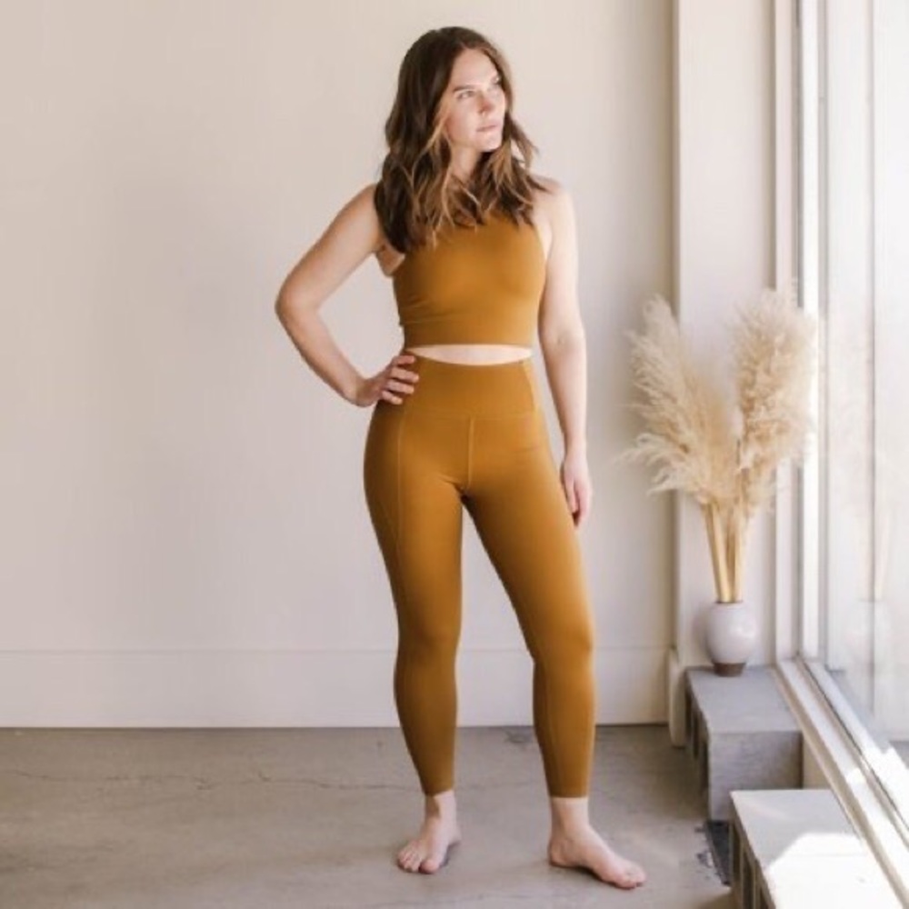Girlfriend Collective High-Rise Compressive Pocket Legging in Saddle